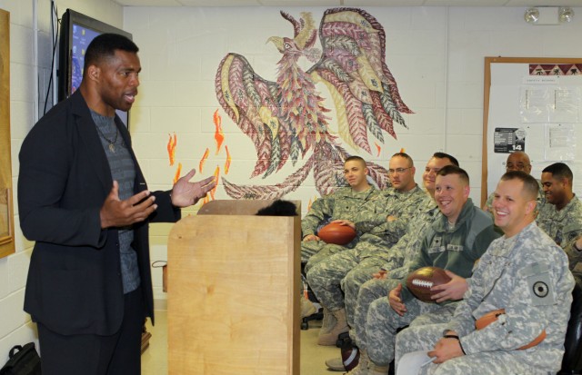 Herschel Walker visits with Wounded Warriors