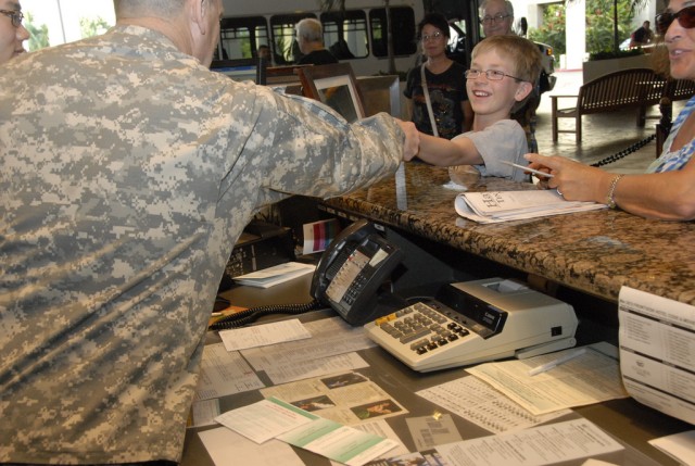 Hawaiian installations welcome IMCOM leadership