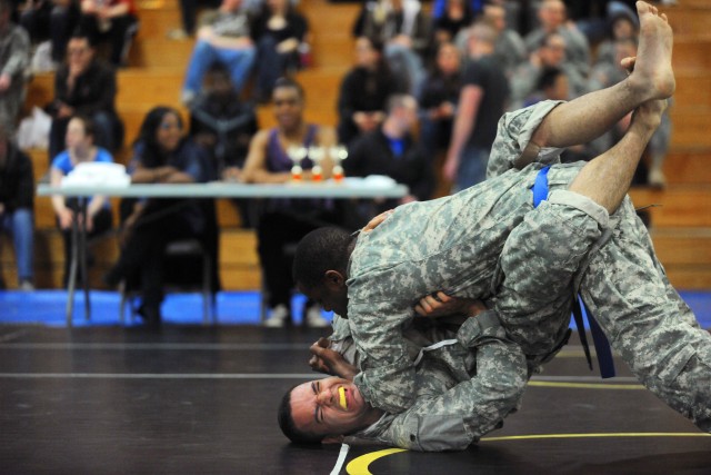 Soldiers test hand-to-hand combat skills