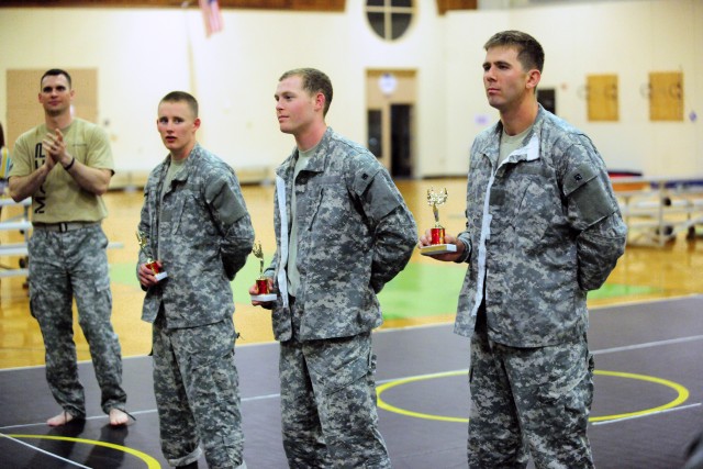 Soldiers test hand-to-hand combat skills 