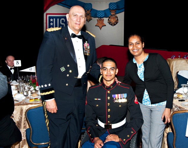 Chief of Staff attends USO of Metropolitan Washington 30th Annual Awards Dinner