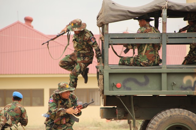 Counter IED experts prepare peacekeepers during Angkor Sentinel