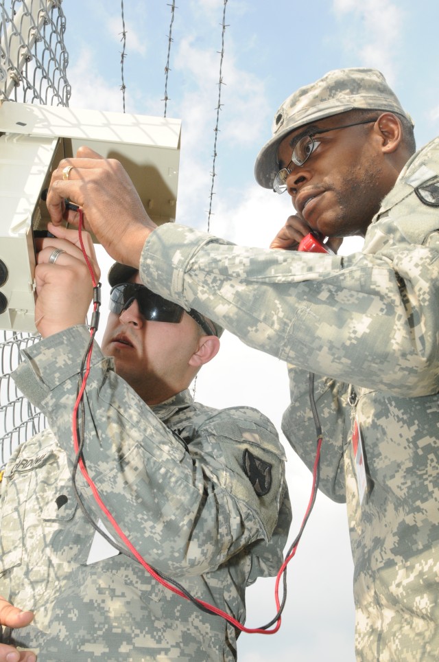 21st TSC Soldiers enable communications at Unified Endeavor