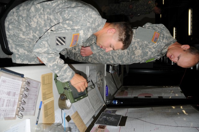 2/1 AD Soldiers Train on Company Command Post for NIE 12.2