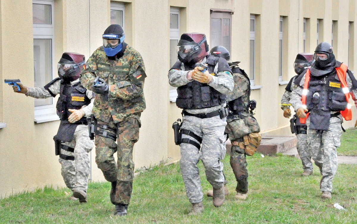 Active shooter: Military and civilian law enforcers team up to train ...