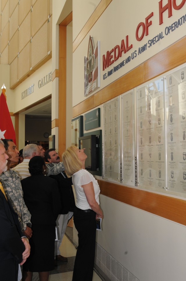 Medal of Honor Wall unveiled at museum Airborne Museum