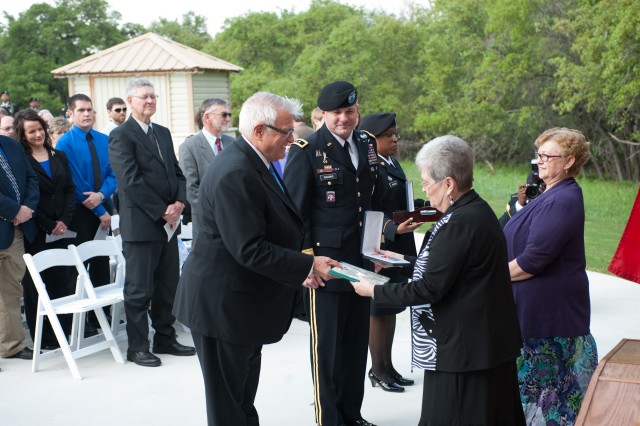 Posthumous awards given to native Texas Soldier's Family