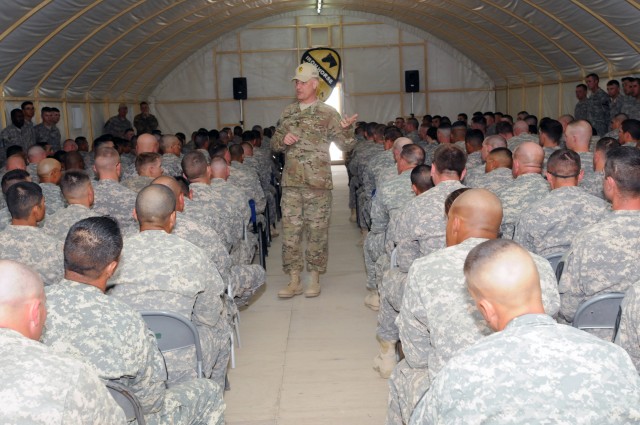 SMA visits Third Army Soldiers