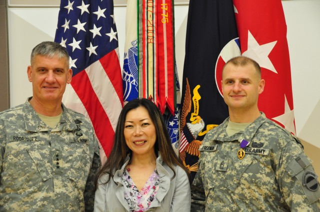 Gen. Rodriguez presents Purple Heart, re-enlists 11 Soldiers at FORSCOM band ceremony