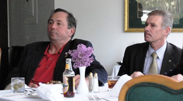 AUSA members listen to George Eaton, ASC historian's RIA 150th Anniversary presentation