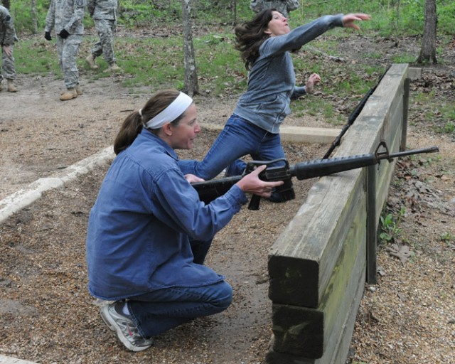 Brigade spouses' event brings Soldiers' training to life in Fort Leonard Wood