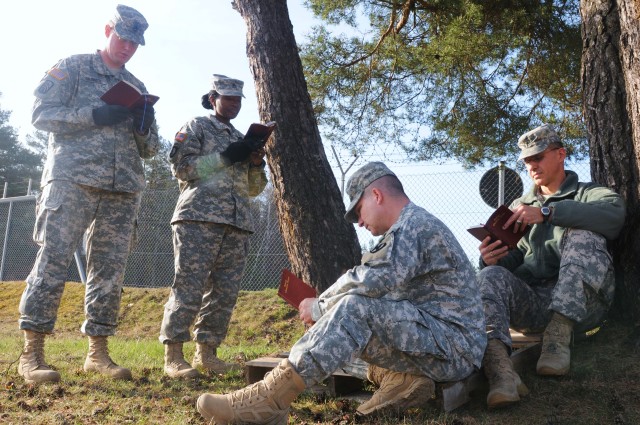 21st TSC chaplain helping Soldiers to better themselves  