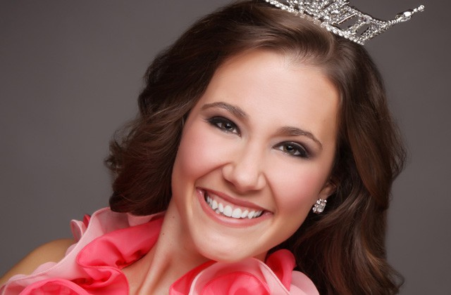 Fashion show features Miss Wiregrass Area
