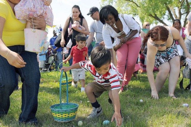 Families enjoy Easter festivities at Riley's 