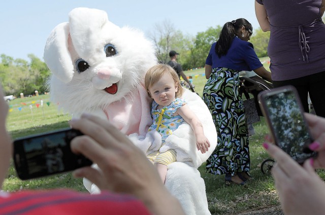 Families enjoy Easter festivities at Riley's 
