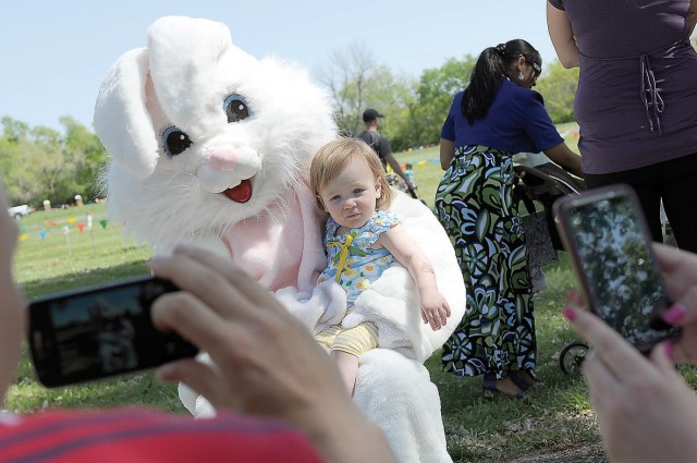 Families enjoy Easter festivities at Riley's