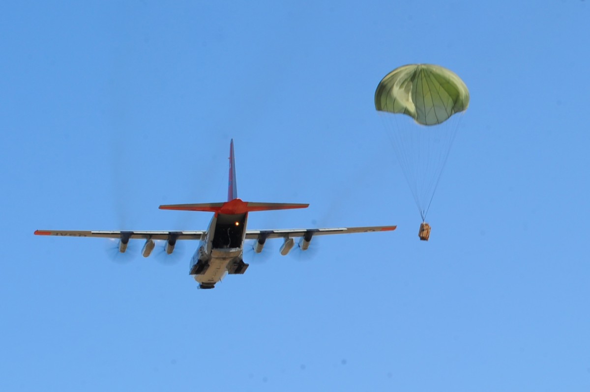 Army, Air Force conduct joint air drop training Article The United States Army