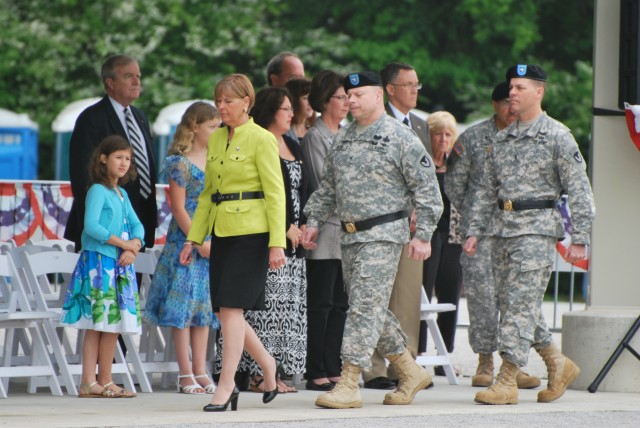 Command changes hands during U.S. Army Expeditionary Contracting Ceremony