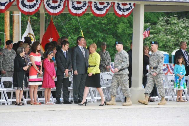 Command changes hands during U.S. Army Expeditionary Contracting Ceremony