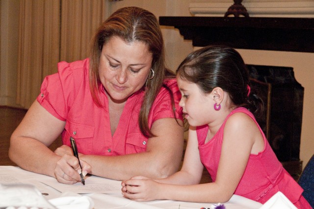 Fort Bragg single mothers, children bond at banquet