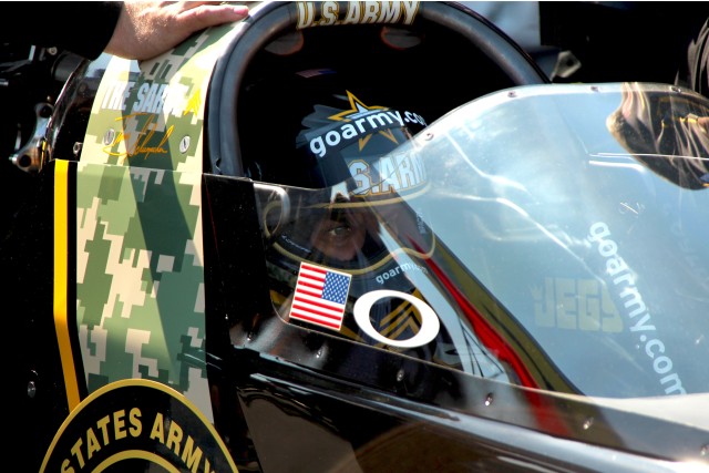 Army Reserve unit honored at third annual NHRA Four-Wide Nationals