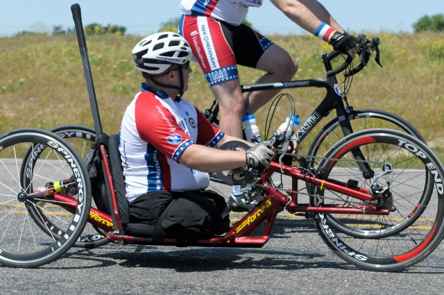 Division West Soldiers ride for wounded warriors