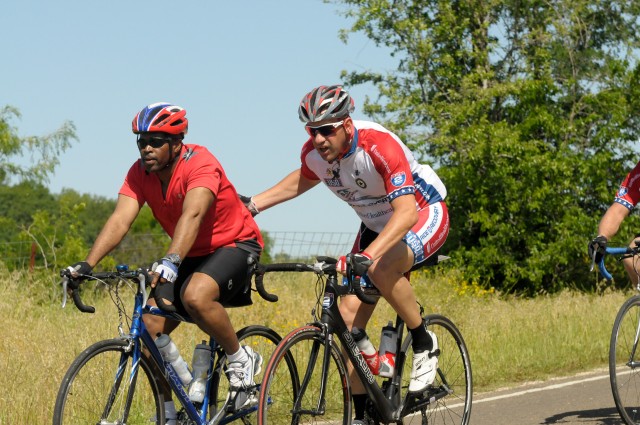 Division West Soldiers ride for wounded warriors