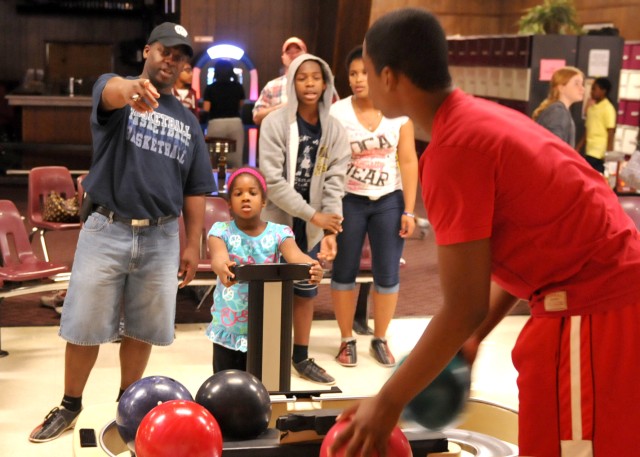 Family Readiness Group offers a night of bowling