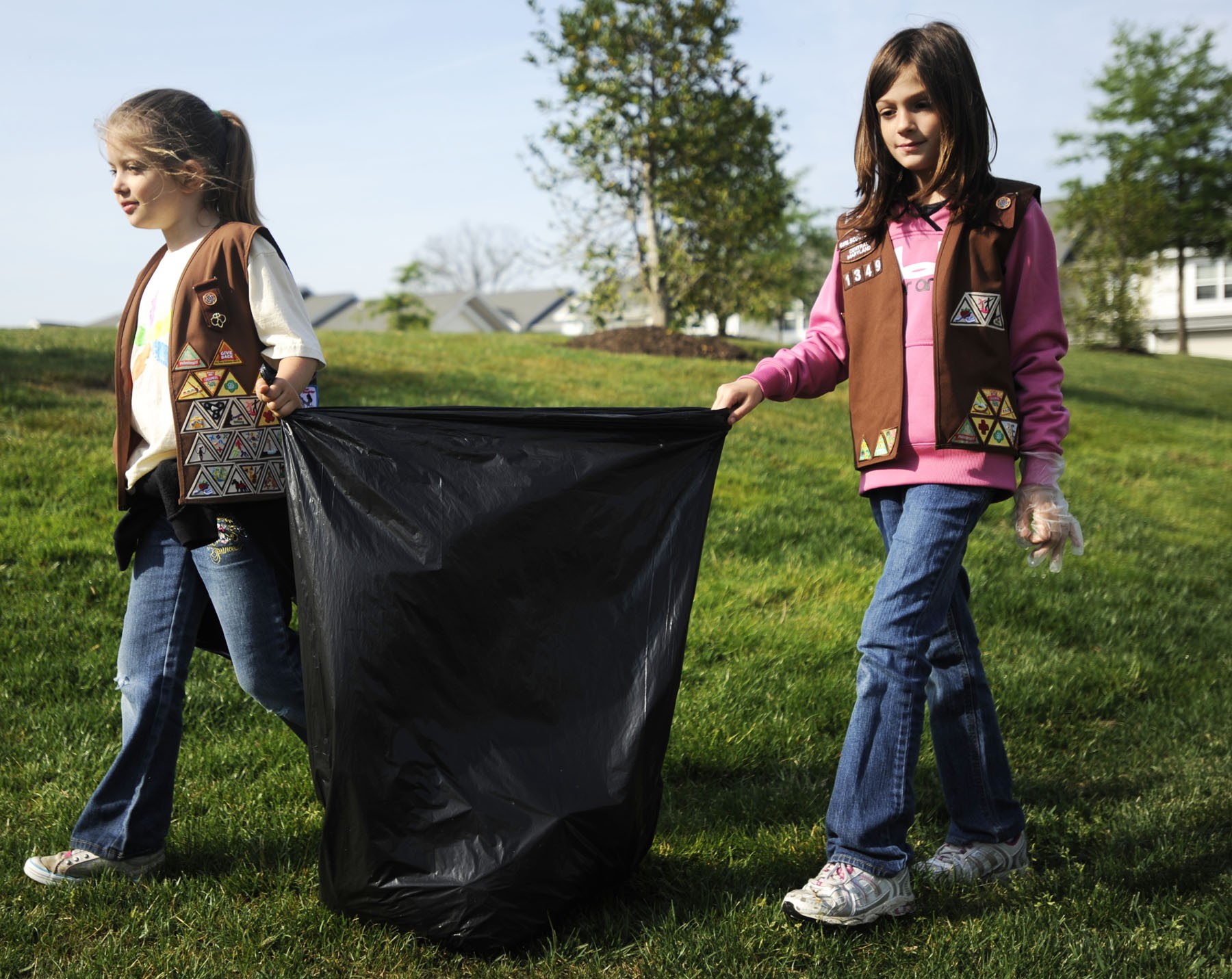 ESC enlists volunteers to remove trash in residential neighborhoods |  Article | The United States Army