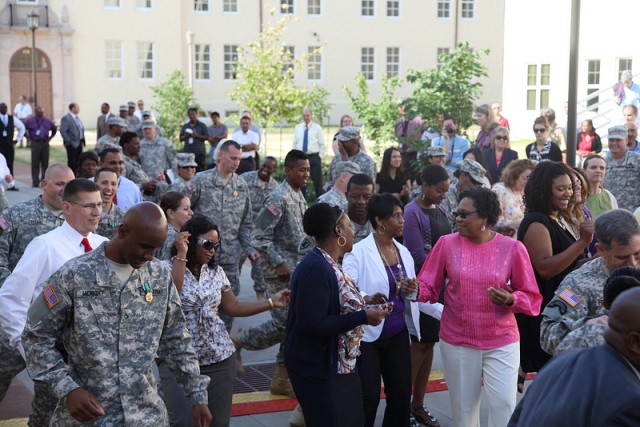 Sergeant Major of the Army, San Antonio community rate 2012 Soldier Show a success