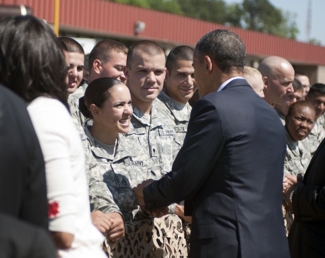 Obama greets 3rd ID Soldier
