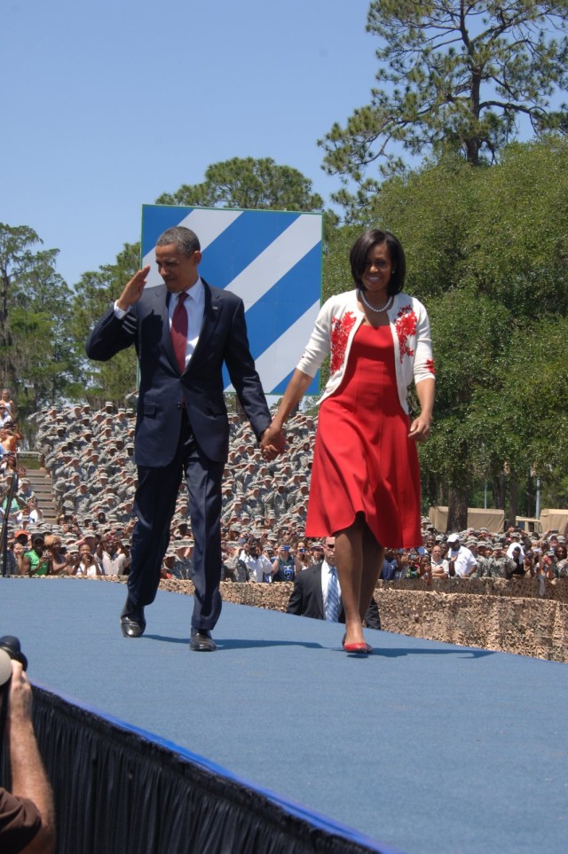 Obamas greet Fort Stewart troops