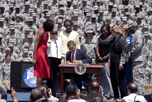 Obama signs executive order at Fort Stewart
