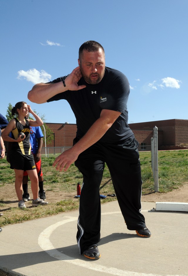 Army Veteran train with students during 2012 Warrior Games