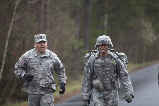 409th CSB's top NCOs battle in competition