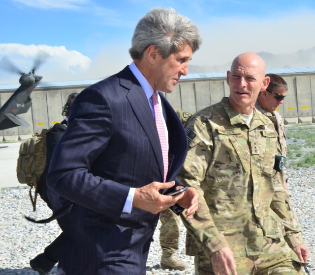 Senator Kerry Visits DFIP