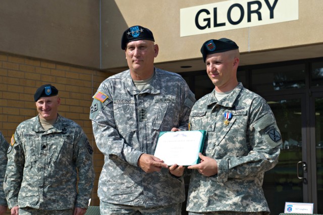 Odierno presents Silver Star to Laughery