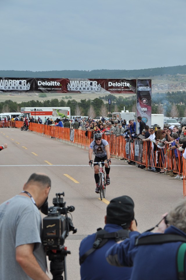Signal Soldier competes in 2012 Warrior Games