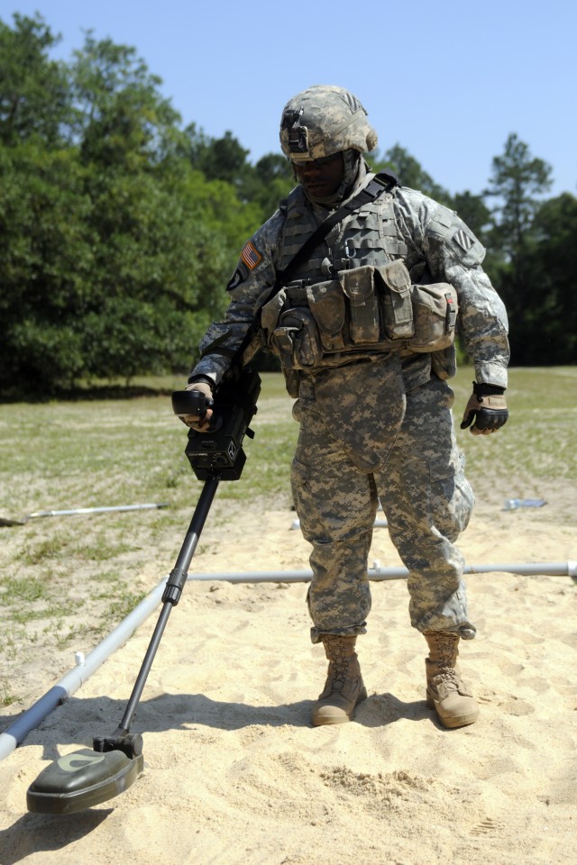 Minehound sniff's out explosives at Fort Stewart