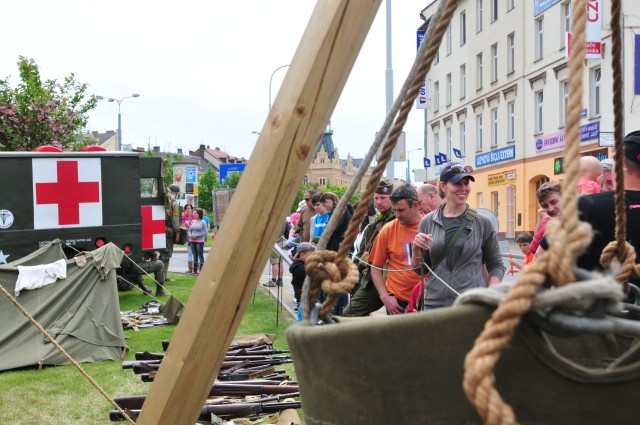 U.S. Soldiers share in Pilsen Liberation Festival