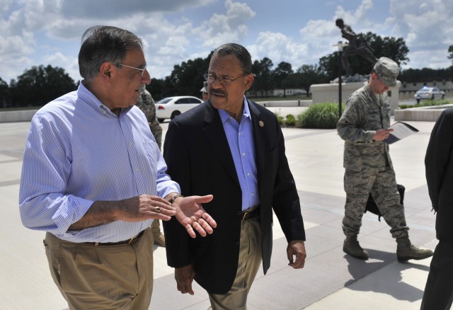 Panetta addresses troops on Fort Benning, Ga.