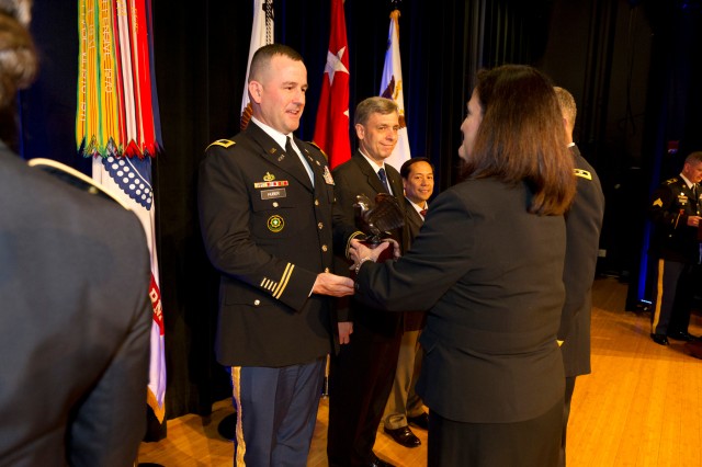 Yongsan Garrison wins 2012 Army Community of Excellence bronze award