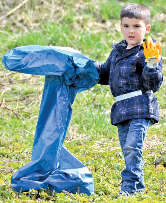 Girl, Cub Scouts clean up around Baumholder housing area