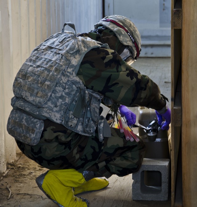 Army chemical specialists training to keep America Safe