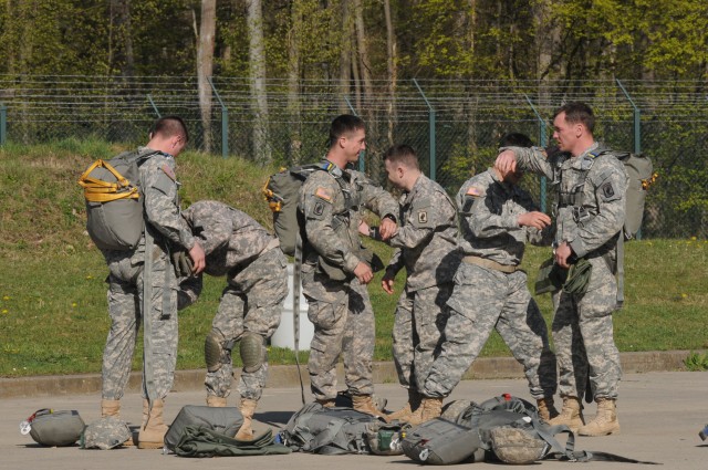 USAREUR Soldiers work to become Pathfinder qualified