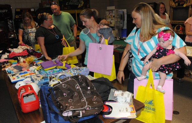 Fort Leonard Wood USO, Operation Homefront 'shower' military moms with baby goodies