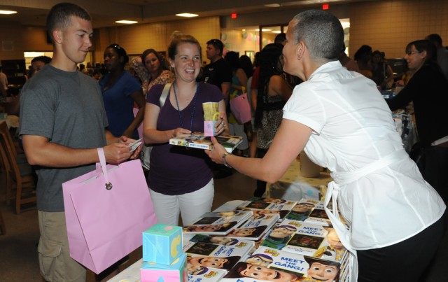Fort Leonard Wood USO, Operation Homefront 'shower' military moms with baby goodies
