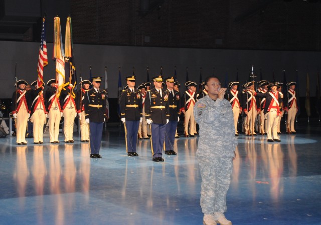 Vice chief hosts Washingtonians at Twilight Tattoo