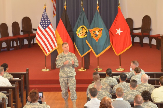 ECC commanding general visits 409th CSB