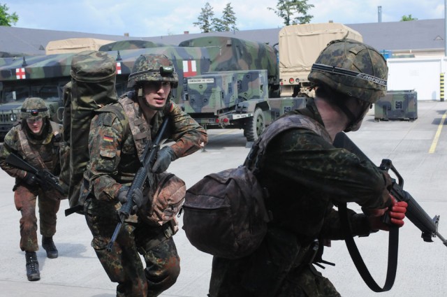 Enter the Viper Pit: U.S. Army Europe Soldiers teach CLS to Bundeswehr and German police